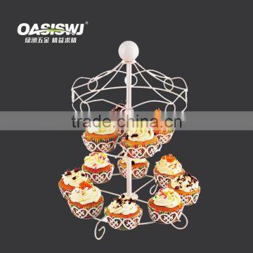 merry-go-round cupcake carrier