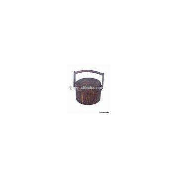 JT8B029-016 Wooden cask with handle with antique-shaped