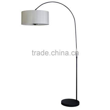 Floor lamp(Lampadaire/Una lampara) in ebony bronze finish with 16" creme silk fabric lamp shade