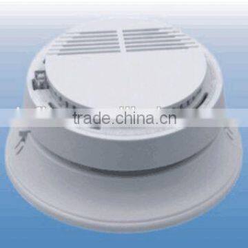 Photoeletric smoke detector with transmitting & receiving base