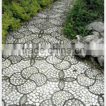 Natural garden walkways pebble stone pattern