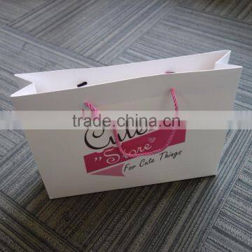 2017 China hot sales custom gift paper bags with round handles