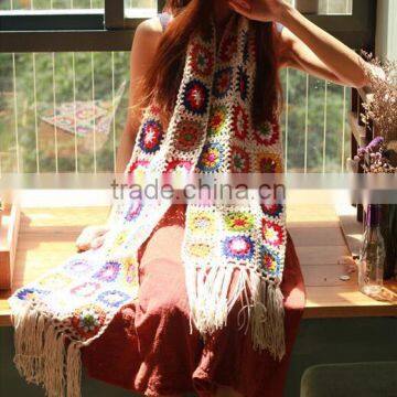 2017 new flower pattern tassel ends gift ladies hand crochet scarf