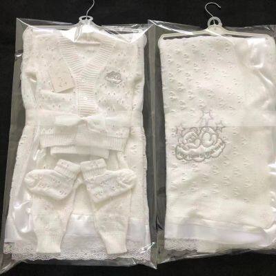 Factory Cheap Wholesale Knitted Baby Shawl and Blanket with Sweater Socks Cap Set