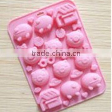 2014 new design cute small pig shaped silicone cake molds