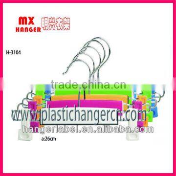 plastic hanger with clips,plastic bottom hanger,plastic clips clothes hanger