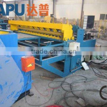 Automatic welded rolled mesh machine