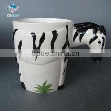 Wholesale large capacity black and white ceramic horse animal shaped coffee mug