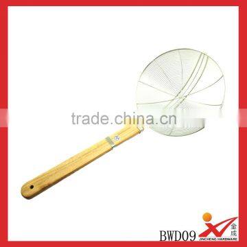 Stainless steel wire mesh strainer with the wood handle shank