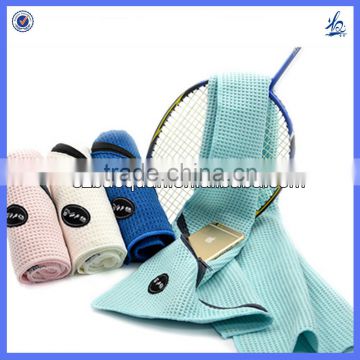 High Quality Waffle Microfiber Sports Towel With Zipper Bag/Waffle Microfiber Gym Sports Towel With Pocket