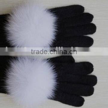 Cheap cute fashion winter warm mittens gloves/personalized winter gloves/finger fox fur pompon gloves