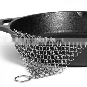 Stainless steel chainmail scrubber for cast iron cookware