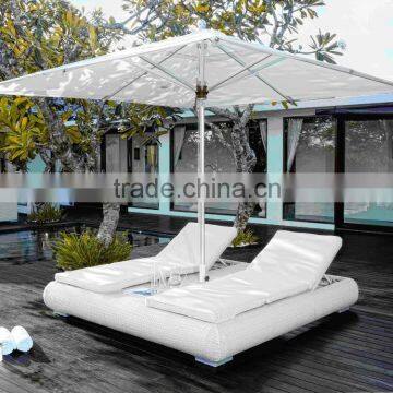 Stylish Wicker Outdoor Furniture Rattan Sun Loungers Daybed With Umbrella