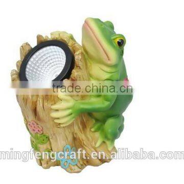 Hot selling Garden Decor animated Resin frog solar light