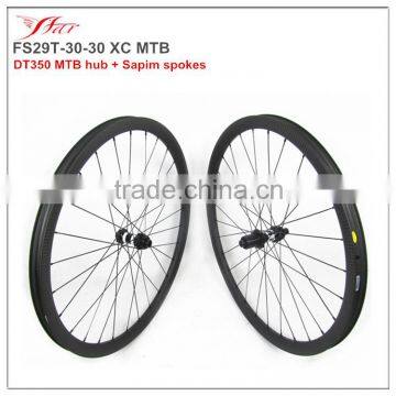 700C MTB carbon wheels tubeless ready 30mm wide 30mm deep, mountian bike wheels with Sapim aero spokes tubeless ready 28H/28H