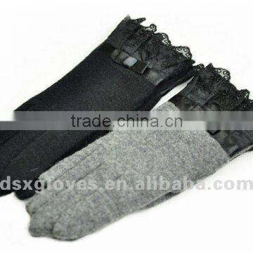grey sheep wool gloves