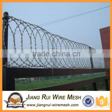 2016 Low price High Quality Hot galvanized Razor Barbed Wire