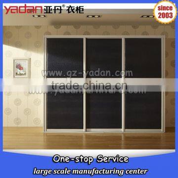 Customized Gross Decorated Sliding Door Wardrobe Closet Bedroom Furniture Set photo-4