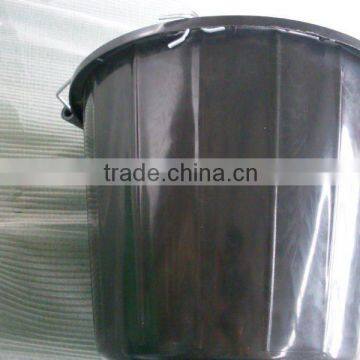 14L plastic bucket with spout