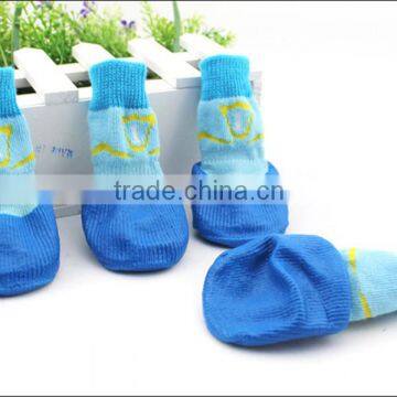 2014 new fashion dog rubber silicone pet socks/pet anti-slip shoe socks blue color