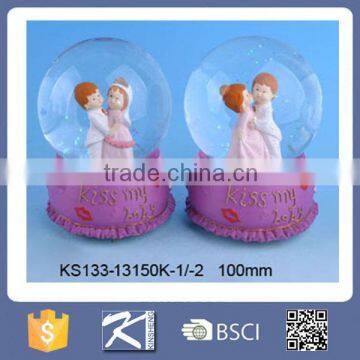 wedding accessory polyresin dancing glass couple snow globe with music