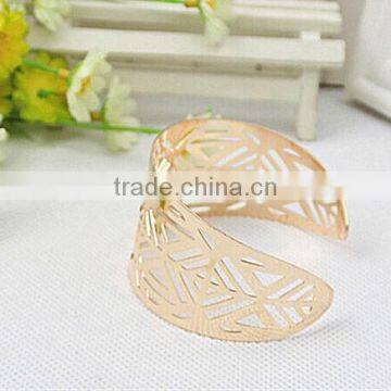 New Design Gold Hollow Triangle Bangles,metal Feather Shape Bangle in Bulk photo-3