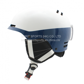 Ski helmet