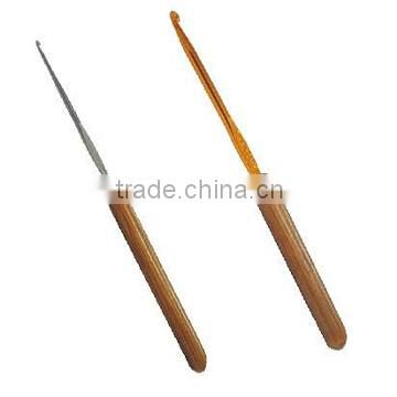 A016 CROCHET HOOK WITH BAMBOO HANDLE