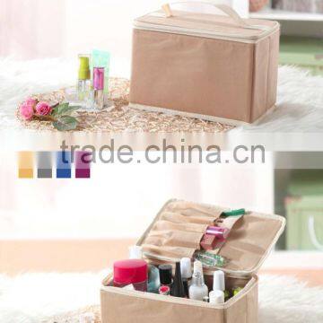 COSMETIC BAG WITH HANDEL