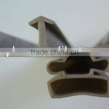 Sealing strip for refrigerator