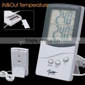 Digital Indoor / Outdoor Temperature Station LCD Displayed Thermometer