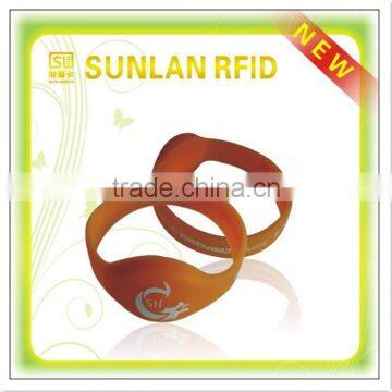Anti-collision Waterproof UHF RFID Silicon Wristbands / Wrist Band photo-2