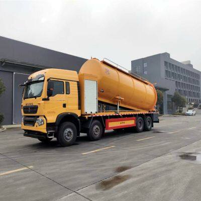 Manufacturer of Dongfeng Tianlong 33 Square Cleaning and Suction Truck for Large-scale Pipeline Dredging and Suction Trucks for Export photo-5