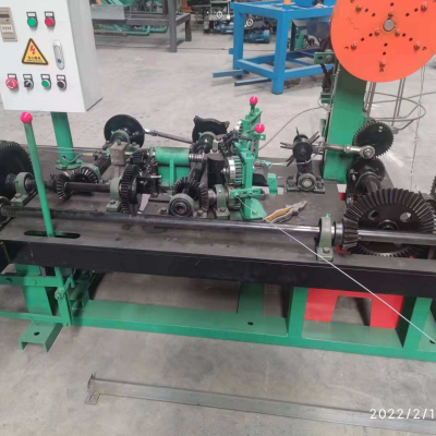 Machine de fabrication de grillage de fil barbelé d'usine, grillage en spirale, machine de fil barbelé en rasoir