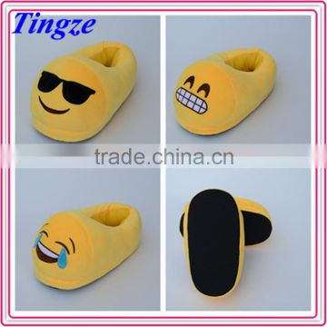 2016 Wholesale new cheap cartoon plush emoji lady indoor slipper