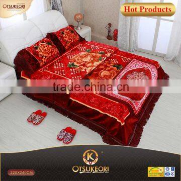 HOT! Colorful raschel blanket and super king bedding comforter sets with prayer carpet.