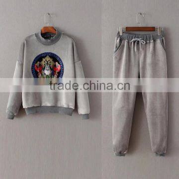 Runwaylover EY2359B New Fashion 2017 Ladies Sport Suits , Women Embroidery Hoodie And Casual Pants photo-2