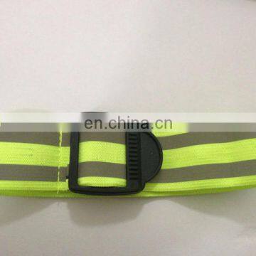 Elastic reflective armband with buckle