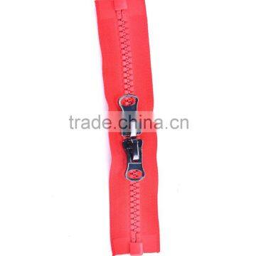 NO.8 PLASTIC ZIPPER TWO WAY OPEN END