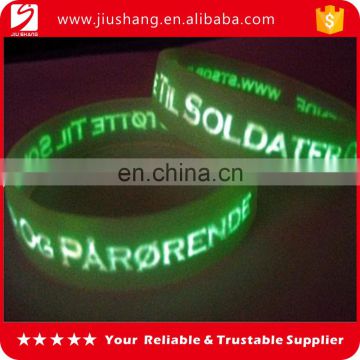 2016 popular large size silicone bangles with embossed logo