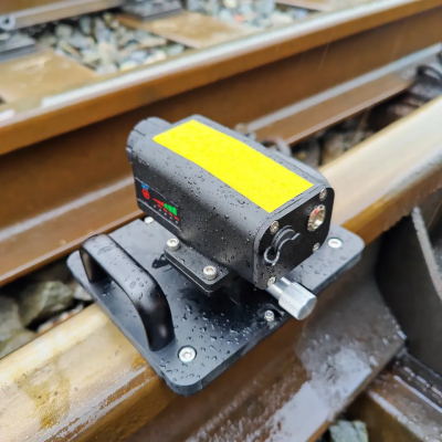 Railway Track Laser Displacement Measuring Equipment for Rail Creeping Measuring photo-2