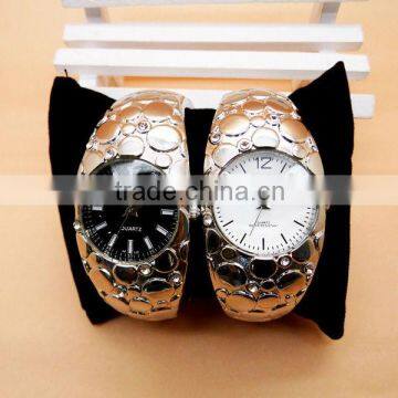 Fashion nice looking ladies bangle watches metal