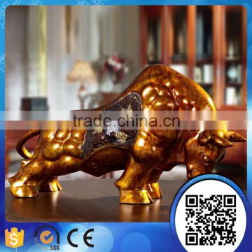 Wholesale desk decoration animal sculpture golden resin cow statue decorative