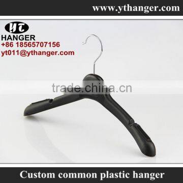 IMY-489 black cheap plastic hanger suppliers for dress