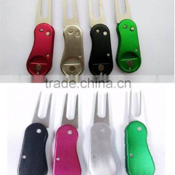 Plastic golf pitch fork with ball marker