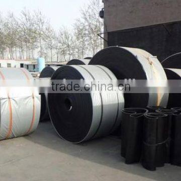 Oil resitant rubber conveyor belt for organic solvent and fuel