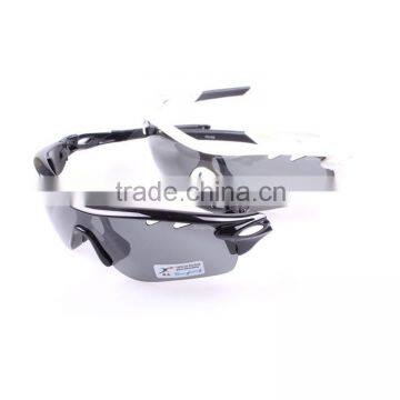 high qulity plastic frame sunglasses with black EVA cases