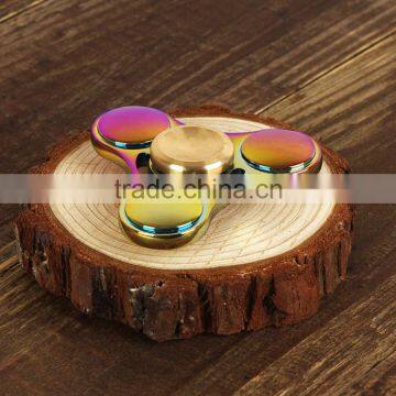 Manufacturers of New Metal Zinc Alloy Rotating Toys UFO Triangular Leaf Finger Gyro Glowing Fingertips Gyro photo-2