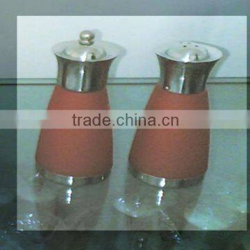 Red color salt and pepper set