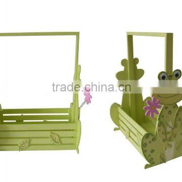 Easter Wooden frog shaped fruit basket with flower attached easter gifts wooden hand basket for home decoration